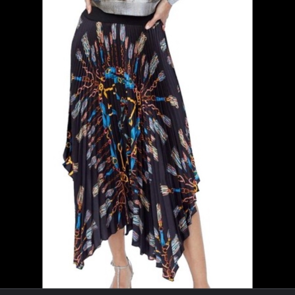NWOT Zara asymmetrical pleated skirt 🖤❤️